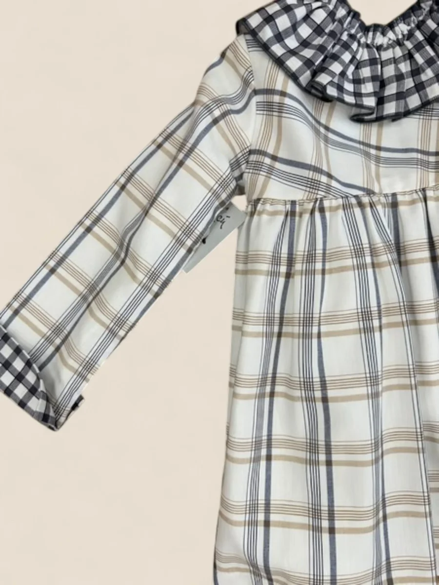 Vestido bebé cuadros beige con cuello volante vichy y braguita - Imagen 3